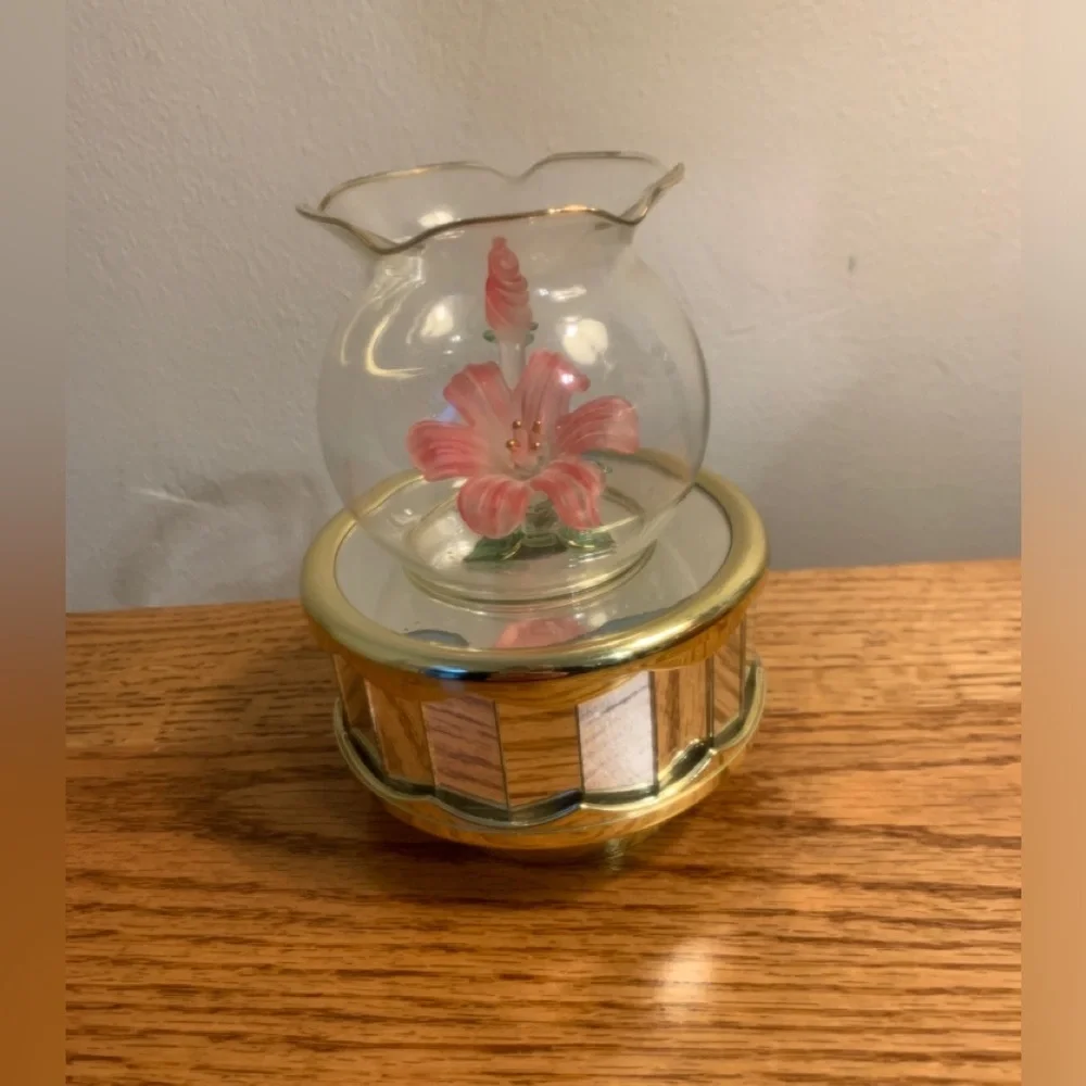 Vtg Hand Sculptured Flower In Glass Gold Rotating Light-Up Mirrored Music Box